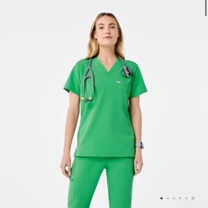 Figs Vibrant Green Short Sleeve Scrub Top